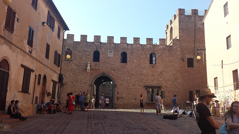 Scopri di più sull'articolo Visita Certaldo col Servizio di noleggio con conducente(N.C.C.)