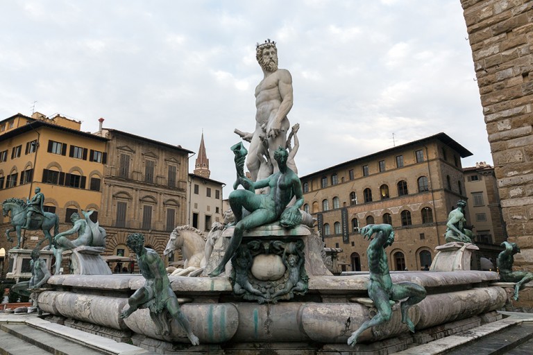 Scopri di più sull'articolo Visita Piazza della Signoria col servizio di noleggio con conducente (N.C.C.)