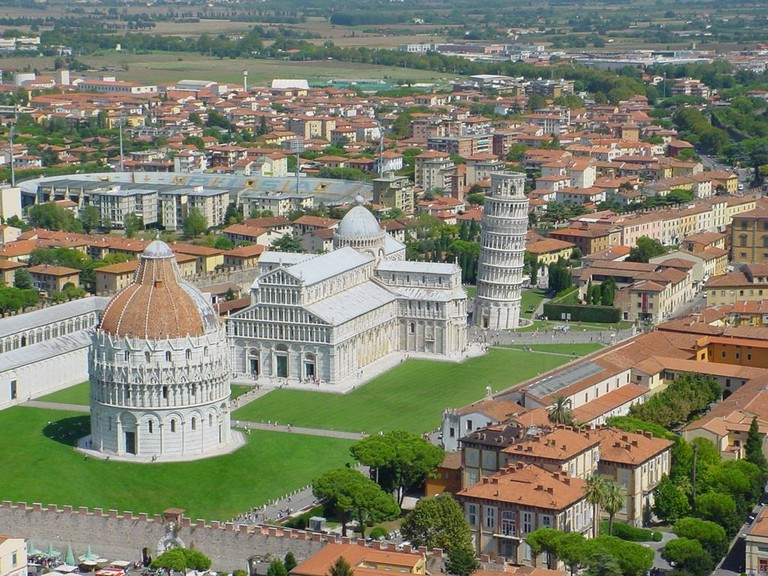 Scopri di più sull'articolo Visita Piazza dei Miracoli a Pisa col servizio di noleggio con conducente (N.C.C.)