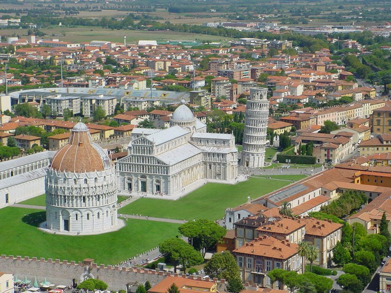 Scopri di più sull'articolo Visita Piazza dei Miracoli a Pisa col servizio di noleggio con conducente (N.C.C.)