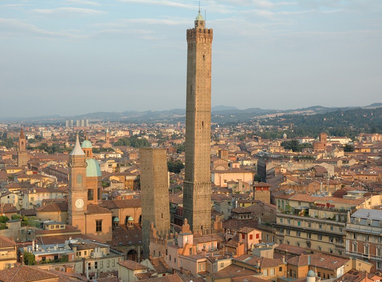 Scopri di più sull'articolo Transfer a Bologna col servizio di noleggio con autista